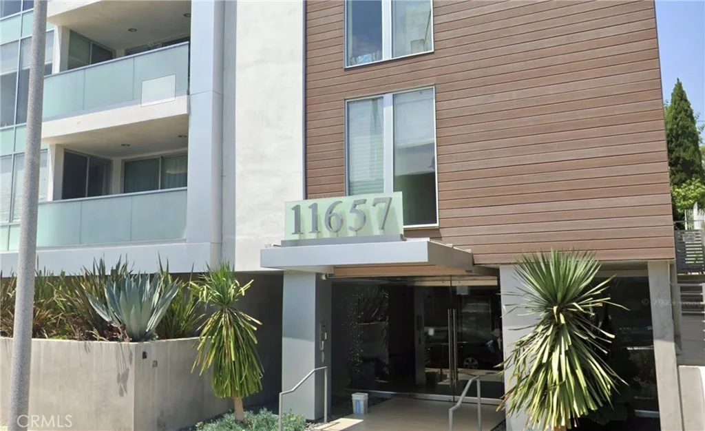 11657 Chenault St Unit 305, Los Angeles, CA 90049