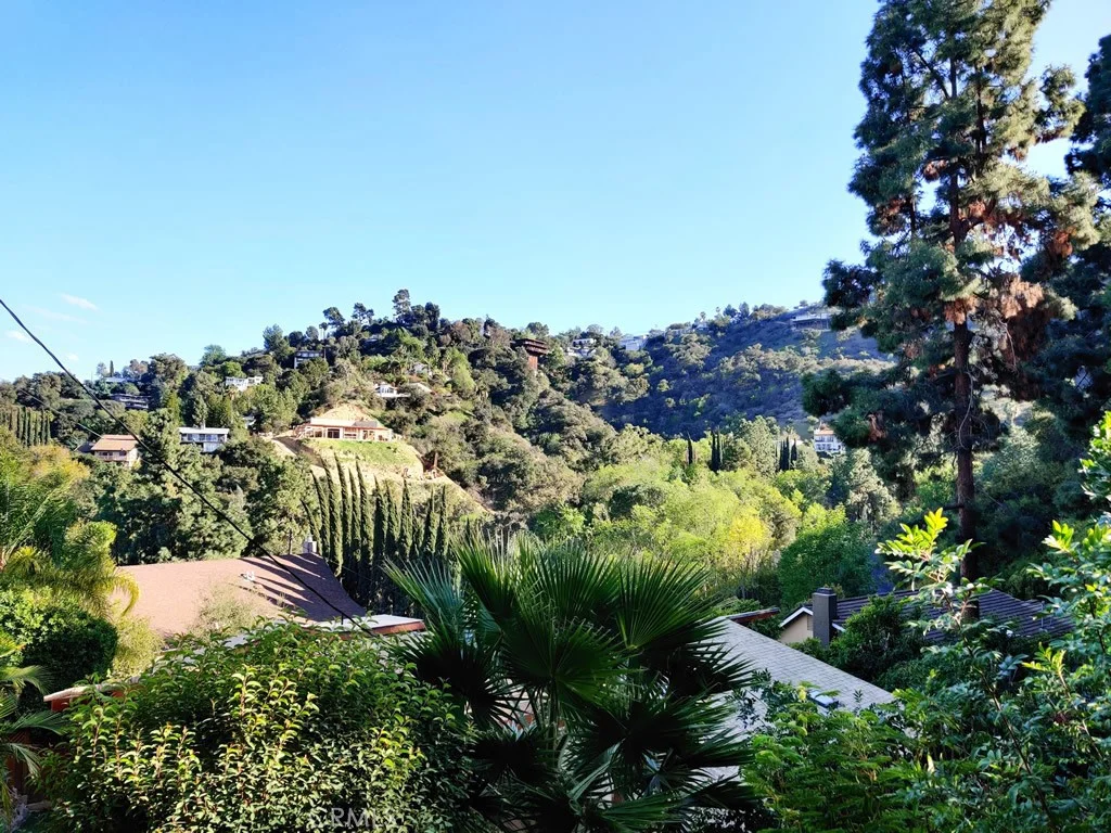 7703 Skyhill Drive, Hollywood Hills, CA 90068
