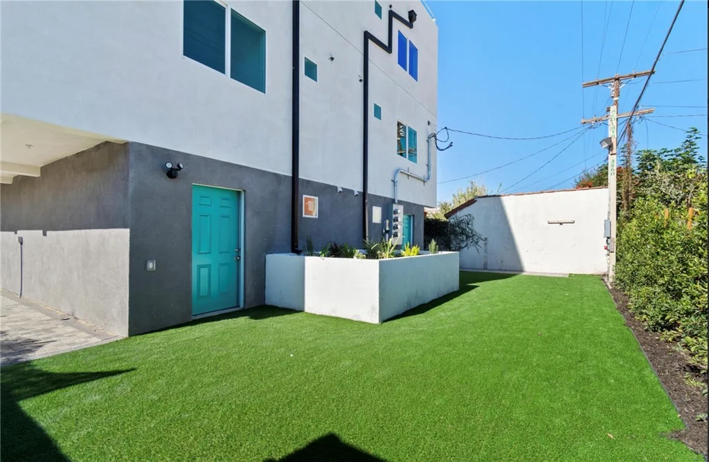 2638 Virginia Rd, Los Angeles, CA 90016