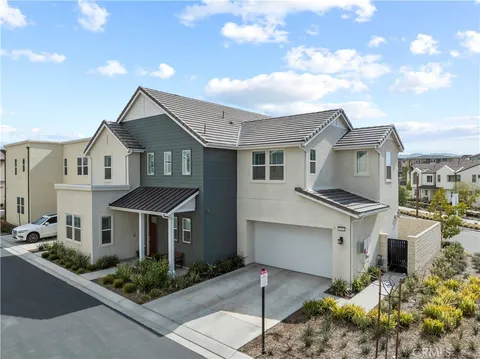 27661 Hillside Place, Valencia, CA MLS: SR25074264