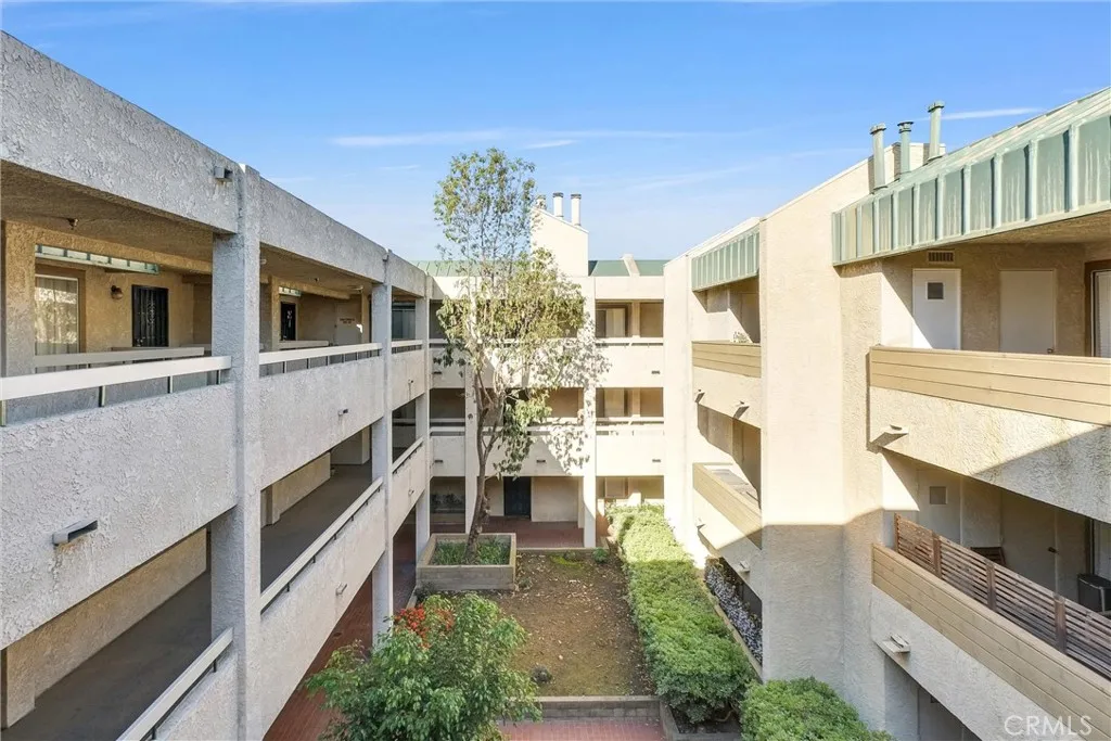 Additional image 64 of 12121 Centralia Street Unit 302, Lakewood, CA 90715