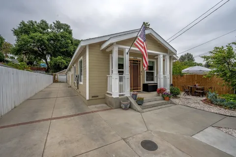 1656 Glen Avenue, Pasadena, CA MLS: AR25090929
