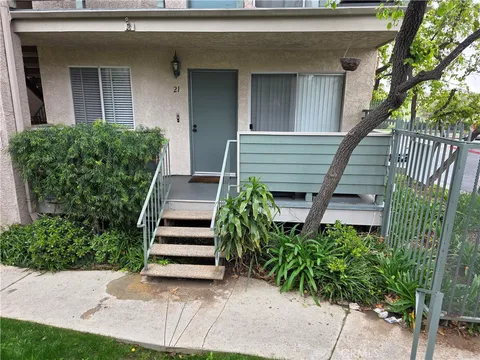 13100 Bromont Avenue Unit 21, Sylmar, CA MLS: SR25058187