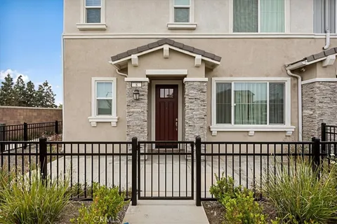 16681 Wyndham Lane Unit 8, Fontana, CA MLS: IG25091771