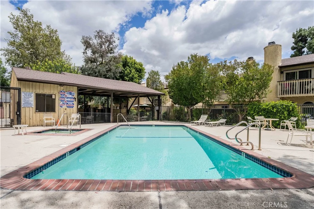 6746 Encino Avenue Unit 2, Lake Balboa, CA 91406