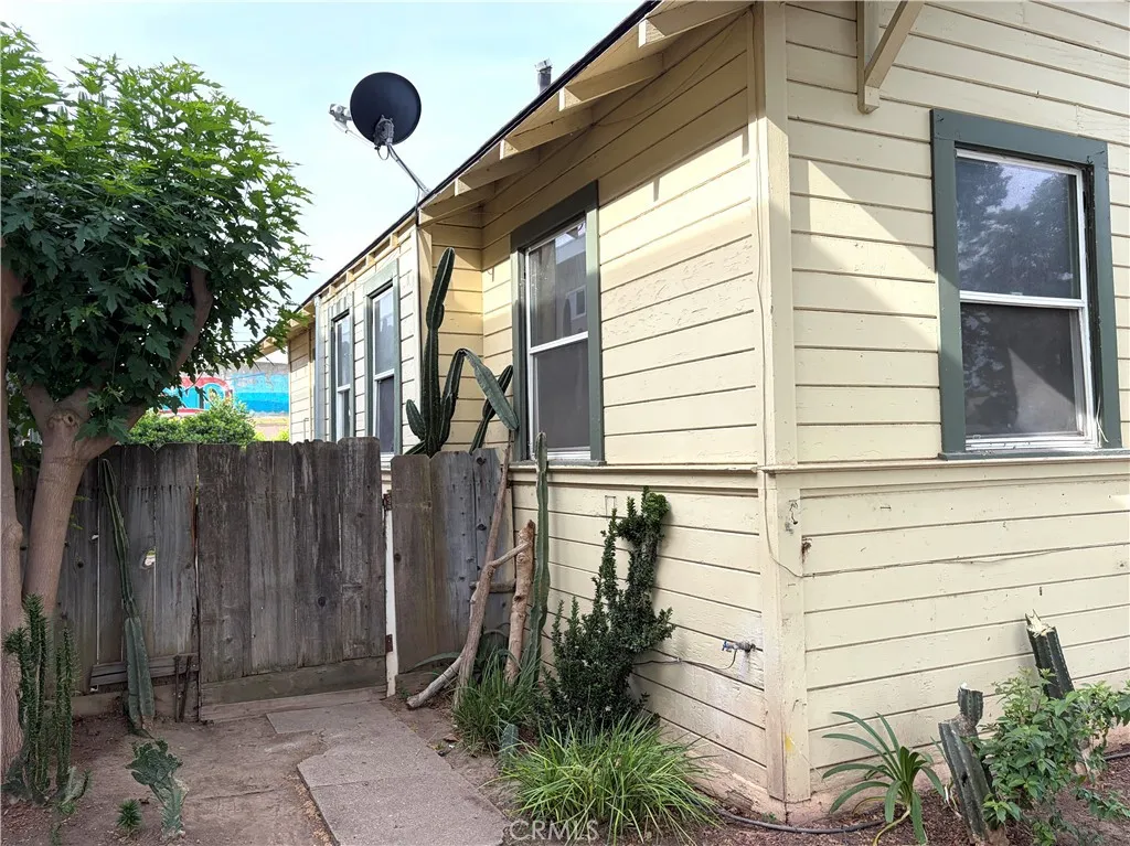 230 W 18th St, Merced, CA 95340