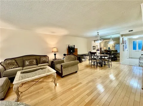 1025 W Huntington Drive Unit C, Arcadia, CA MLS: AR25048175
