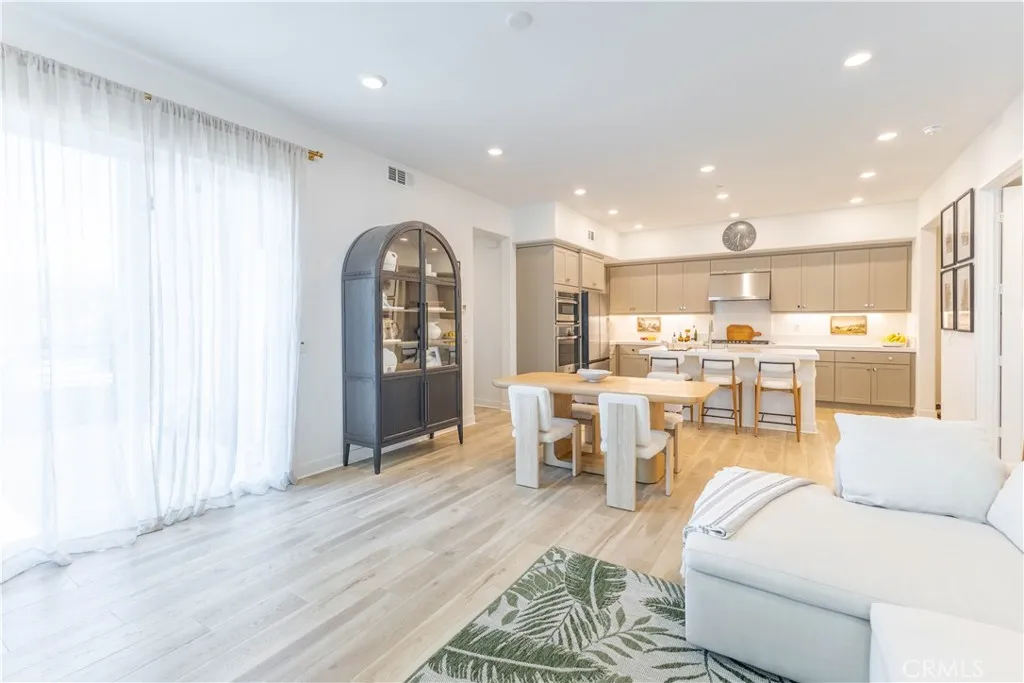 Additional image 61 of 147 Sash, Irvine, CA 92618