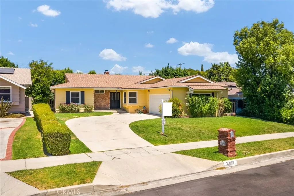 23839 Oxnard Street, Woodland Hills, CA 91367