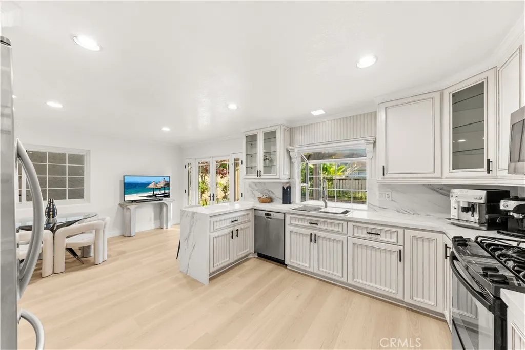 Additional image 15 of 54 Willow Tree Ln, Irvine, CA 92612