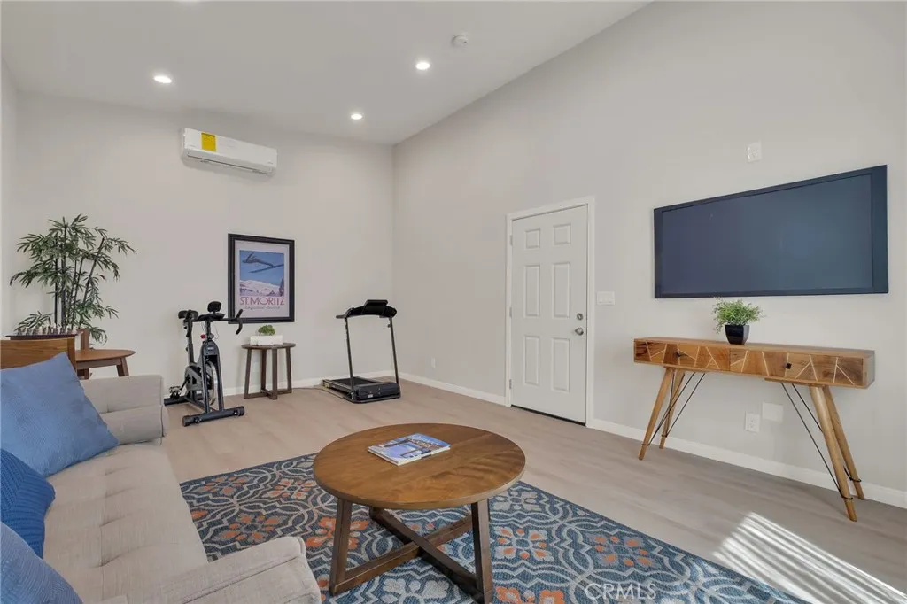 Additional image 75 of 3827 Lomina Ave, Long Beach, CA 90808