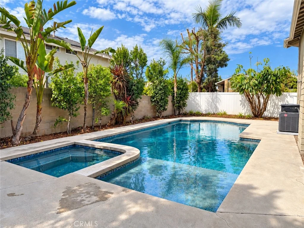320 Armstrong Dr, Placentia, CA 92870