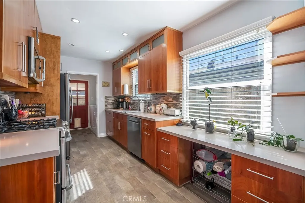 Additional image 20 of 17504 Hamlin St, Van Nuys, CA 91406