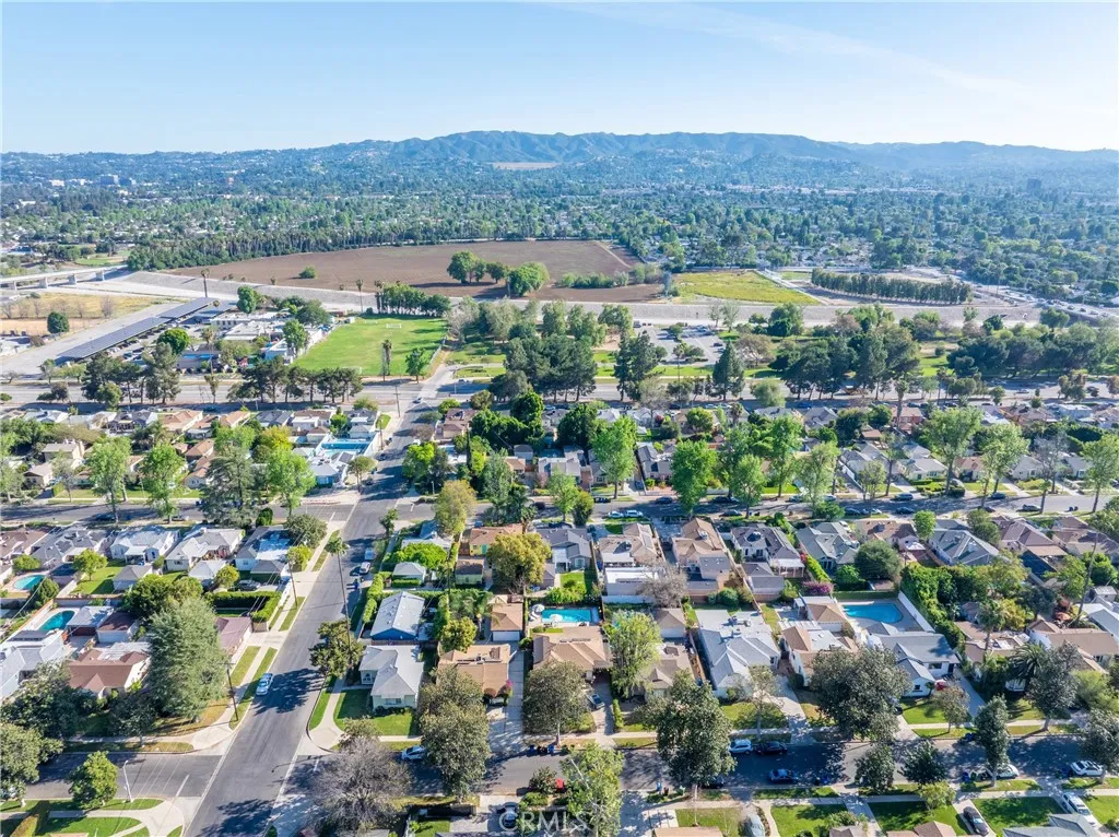 17504 Hamlin St, Van Nuys, CA 91406
