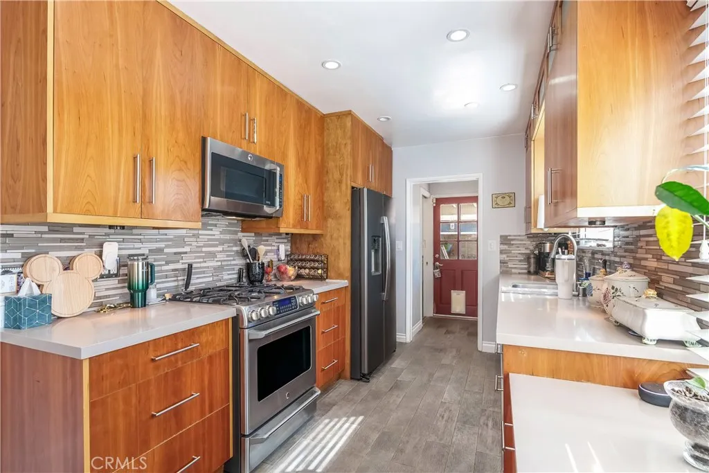 Additional image 19 of 17504 Hamlin St, Van Nuys, CA 91406