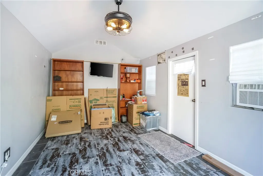 Additional image 48 of 17504 Hamlin St, Van Nuys, CA 91406