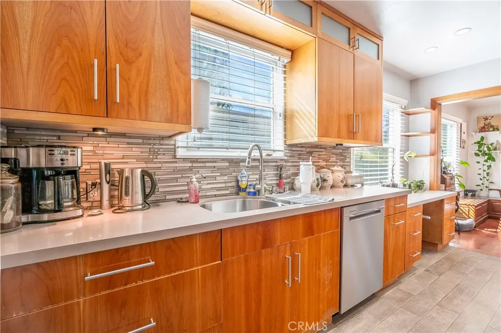 Additional image 75 of 17504 Hamlin St, Van Nuys, CA 91406