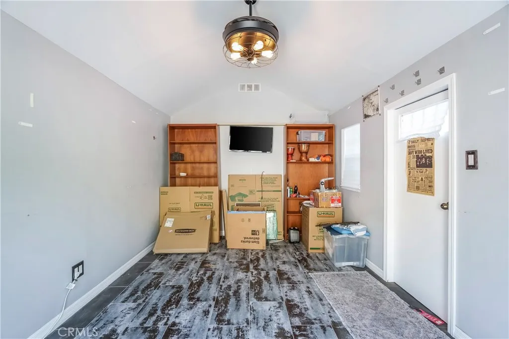 Additional image 46 of 17504 Hamlin St, Van Nuys, CA 91406