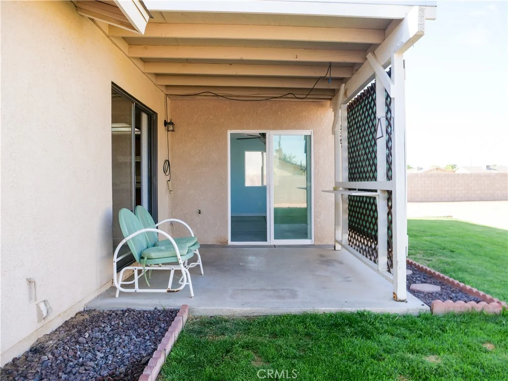 12760 Waynoka Rd, Apple Valley, CA 92308