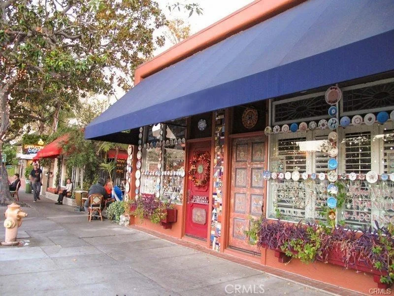 11138 Aqua Vista St, Studio City, CA 91602