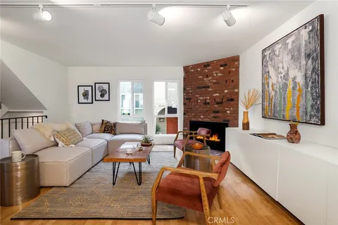 2976 Avenel Terrace, Los Angeles, CA MLS: BB25088409