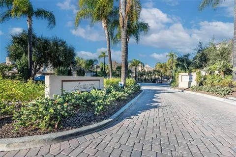 23845 Del Monte Drive Unit 66, Valencia, CA MLS: SR25005241