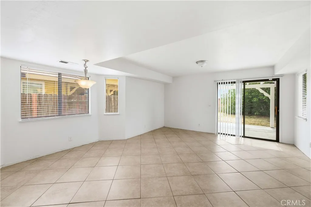 Additional image 8 of 1212 W Ave H4, Lancaster, CA 93534