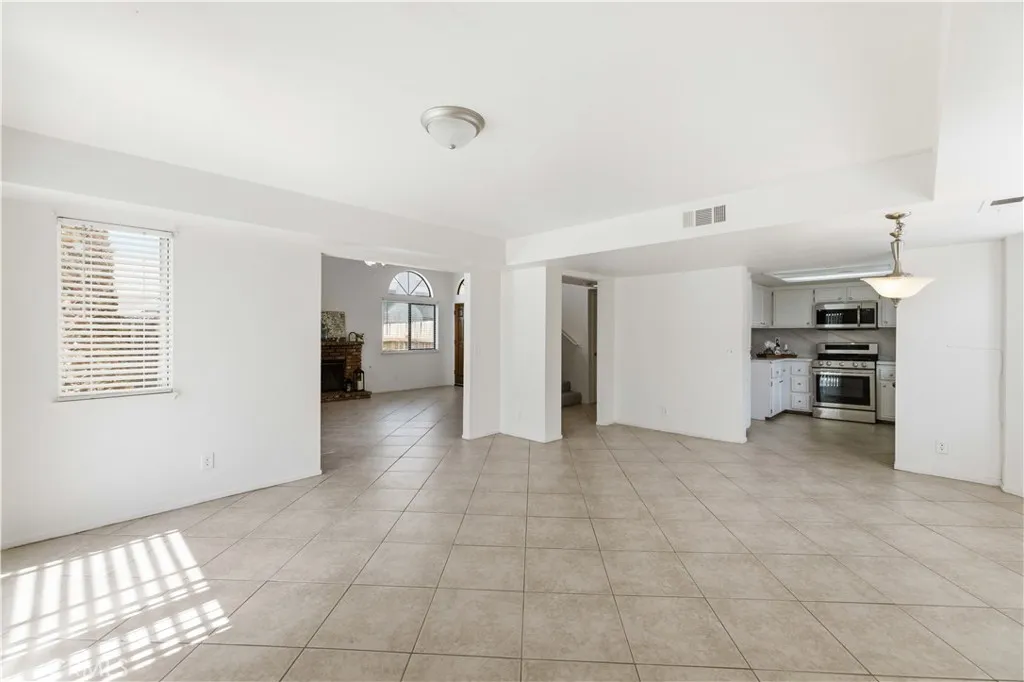 Additional image 11 of 1212 W Ave H4, Lancaster, CA 93534