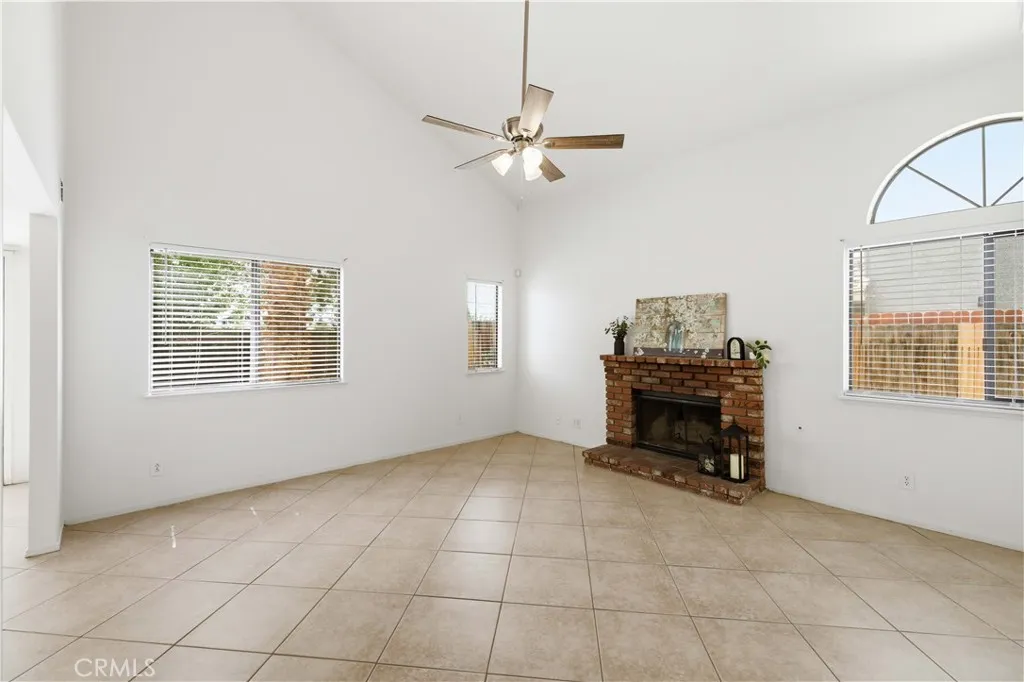 Additional image 7 of 1212 W Ave H4, Lancaster, CA 93534