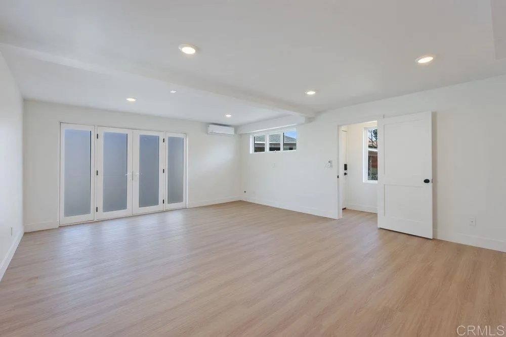 Additional image 20 of 3839 Baker St, San Diego, CA 92117