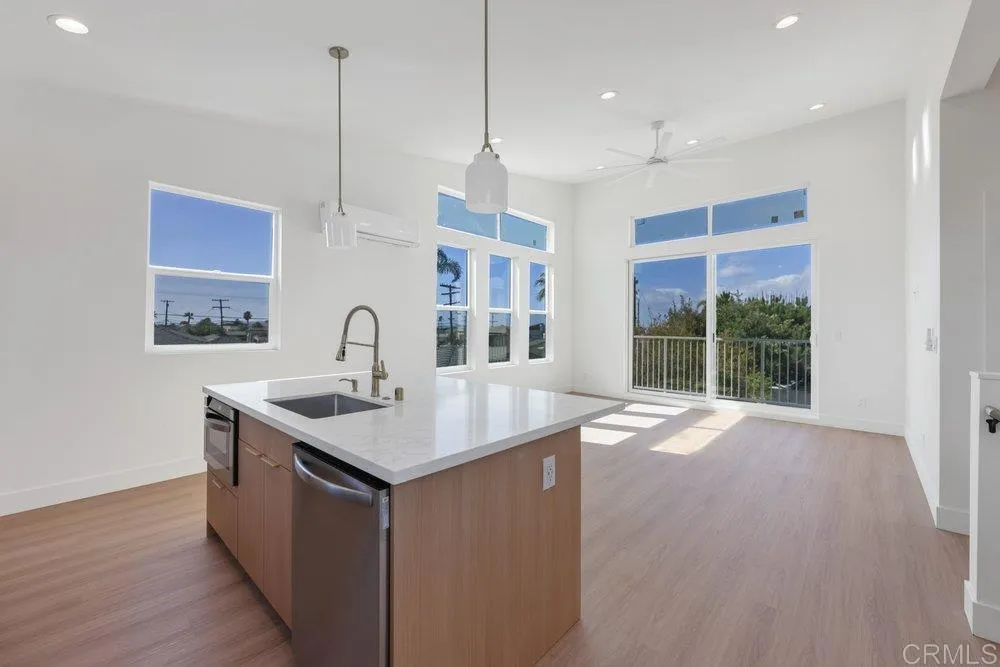 Additional image 16 of 3839 Baker St, San Diego, CA 92117