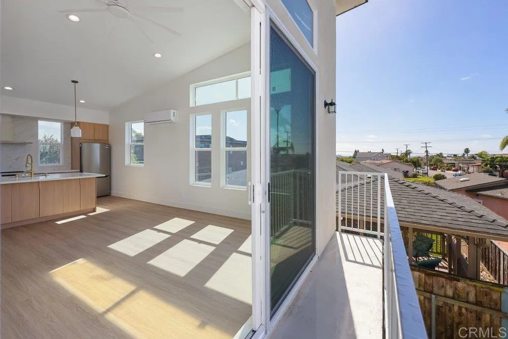 Additional image 24 of 3839 Baker St, San Diego, CA 92117