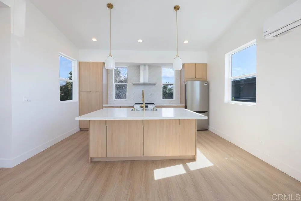 Additional image 17 of 3839 Baker St, San Diego, CA 92117