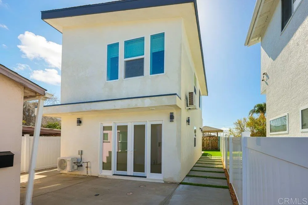 Additional image 27 of 3839 Baker St, San Diego, CA 92117