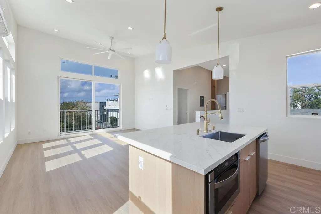 Additional image 8 of 3839 Baker St, San Diego, CA 92117