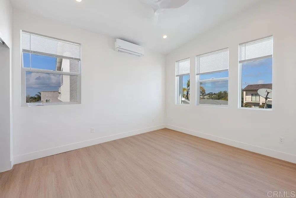 Additional image 26 of 3839 Baker St, San Diego, CA 92117