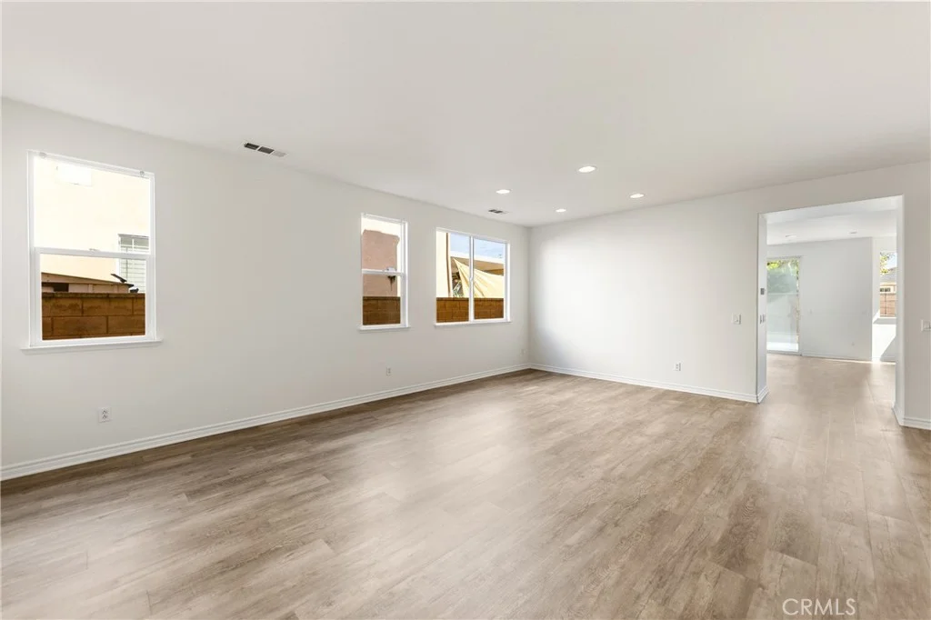 14351 Pointer Loop, Eastvale, CA 92880 photo 2