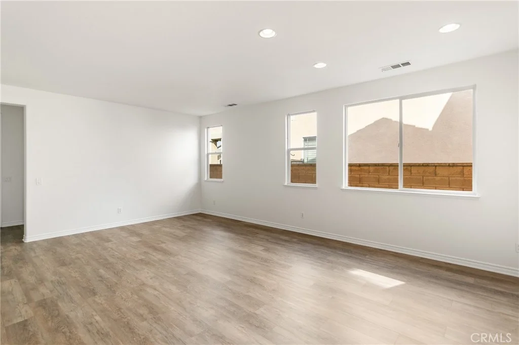14351 Pointer Loop, Eastvale, CA 92880 photo 4