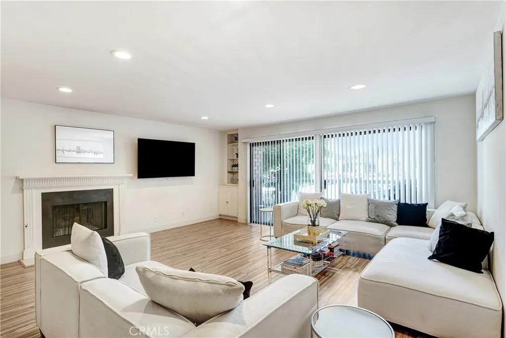 Additional image 14 of 18324 Clark St Unit 119, Tarzana, CA 91356