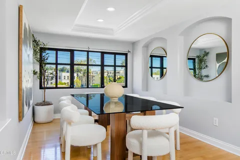 11847 Gorham Avenue Unit 313, Los Angeles, CA MLS: P1-22345