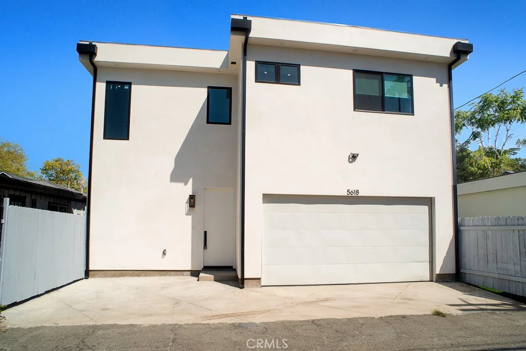 5618 Buffalo Ave, Valley Glen, CA 91401