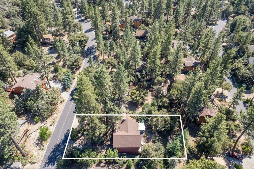 1905 Matterhorn Dr, Pine Mountain Club, CA 93222