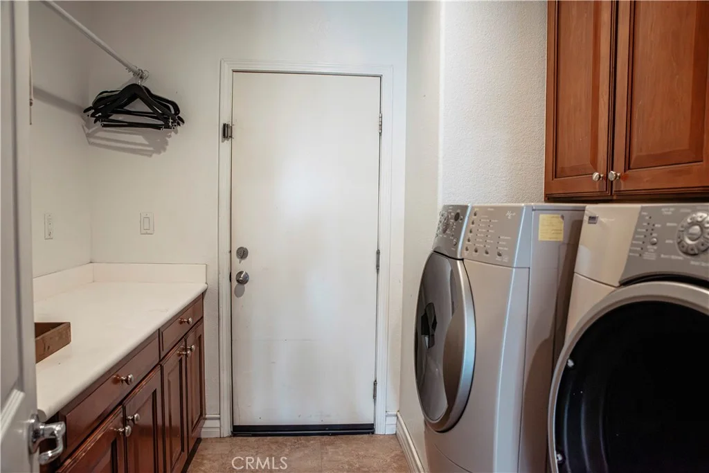 6029 Lily Rock Dr, Fontana, CA 92336
