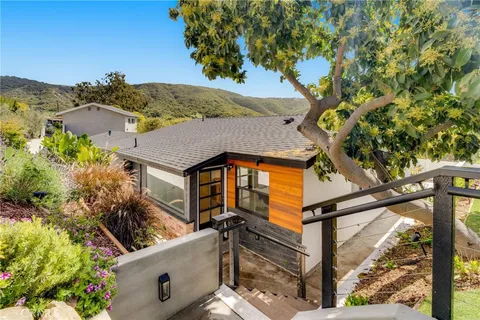1480 Bluebird Canyon Drive, Laguna Beach, CA MLS: OC25058274