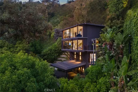 1782 Viewmont Drive, Los Angeles, CA MLS: SR25114357