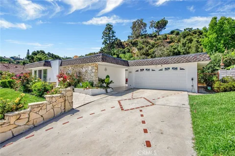 16818 Ivyside Place, Encino, CA 91436 - MLS#: GD25027350