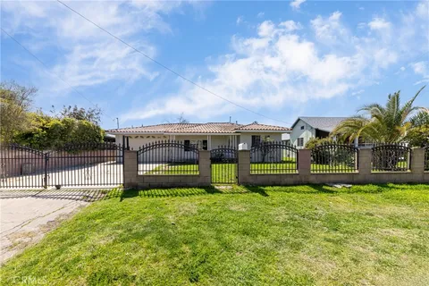 542 W Tichenor Street, Compton, CA 90220 - MLS#: CV25067913