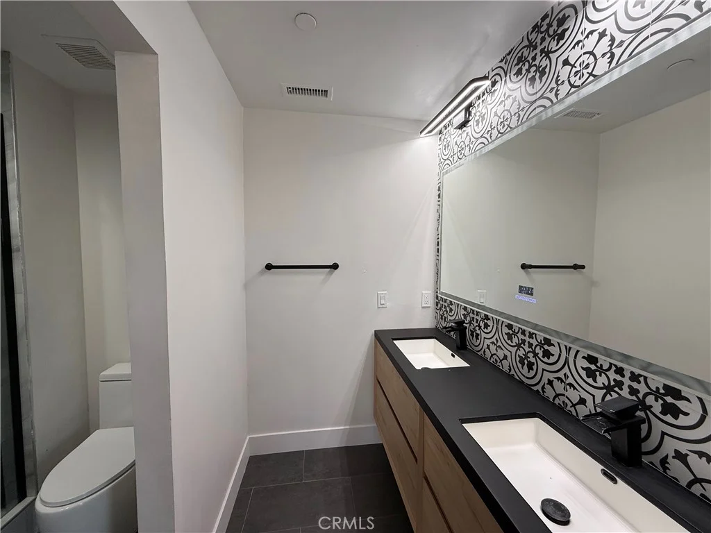 190 W 3rd Street, Santa Ana, CA 92701