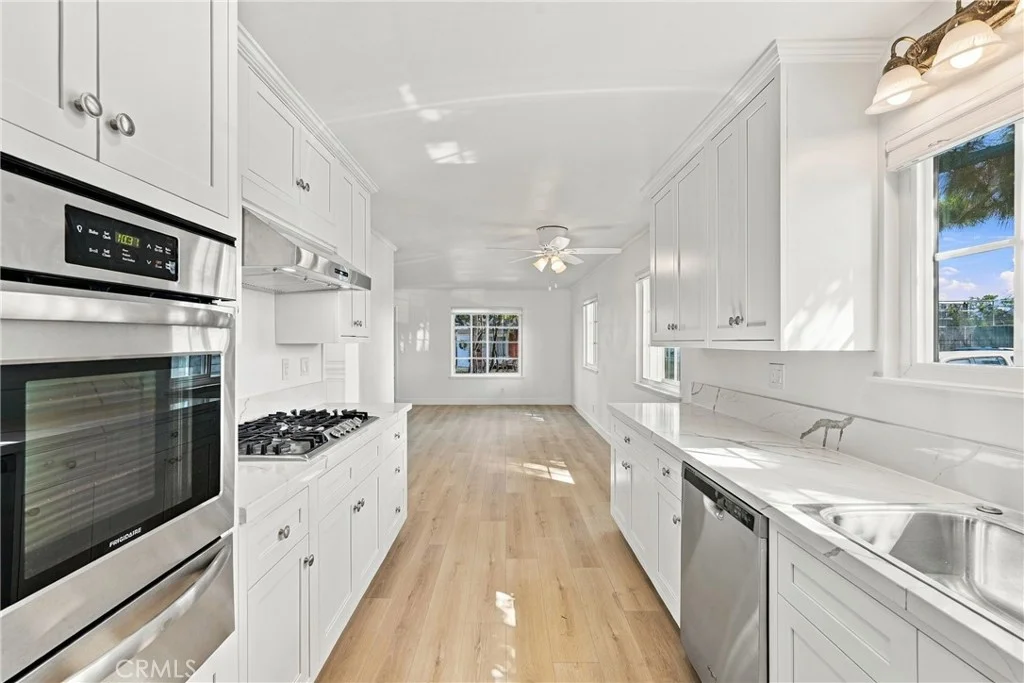 104 Yorktown Ln, Costa Mesa, CA 92626