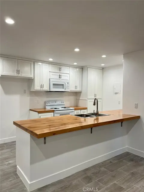 2501 W Sunflower Avenue Unit 8, Santa Ana, CA MLS: OC25055498